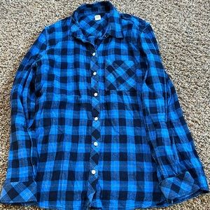 Women’s medium Gap flannel button down